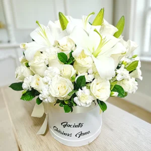 #rosasblancas #floresblancas #ramorosasblancas #floresblancasenramo #liliumblanco