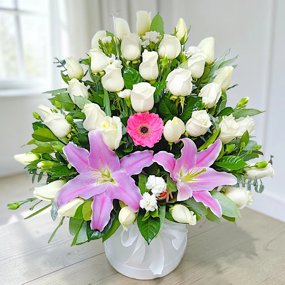 #rosasblancas #floresblancas #ramorosasblancas #floresblancasenramo #liliumblanco