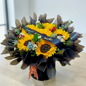 #girasoles #boxgirasoles #girasolesenramos #girasolesyrosas #floresamarillas #ramosdeflores