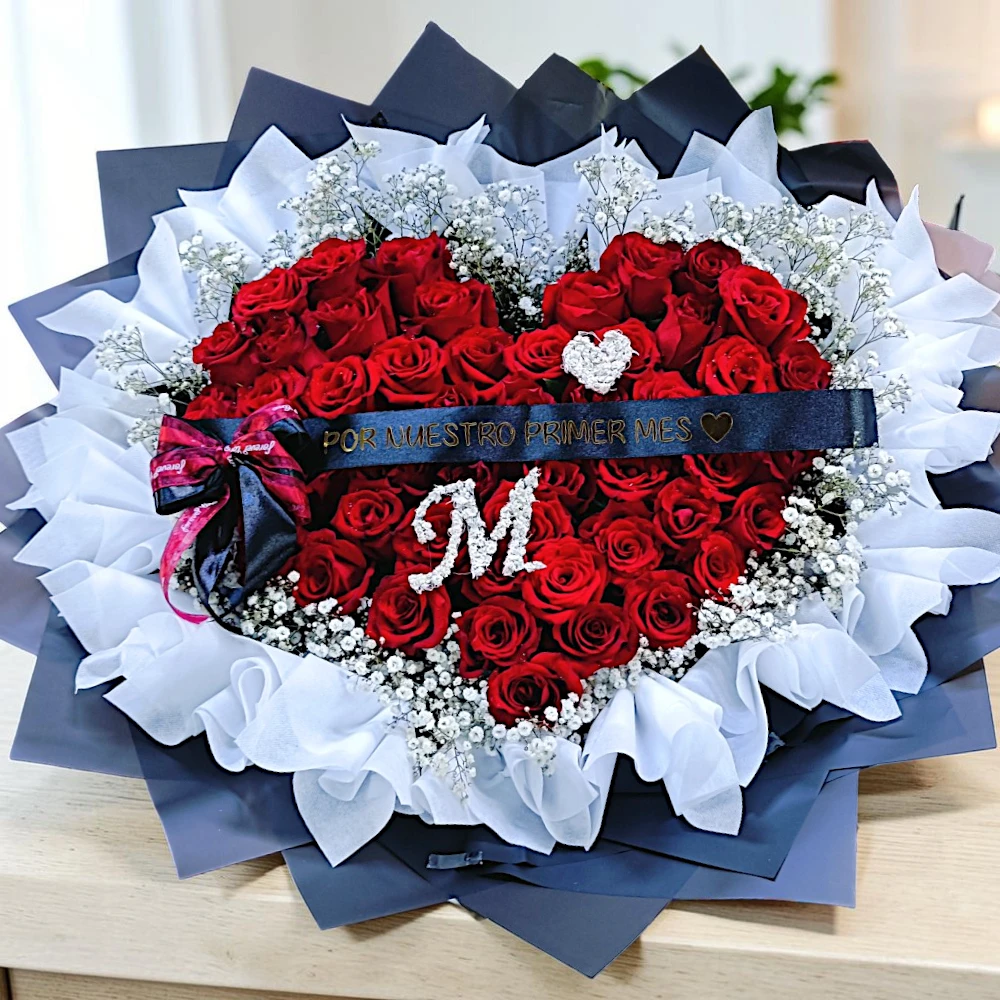 fabuloso ramo buchón corazón rosas rojas