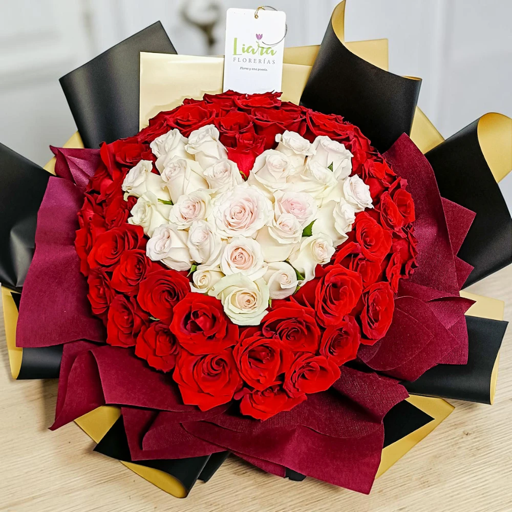 fabuloso ramo buchón corazón de rosas