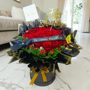 #boxderosasrojas #floresaniversario #rosasparaaniversario #amoraniversario #felizaniversariorosas