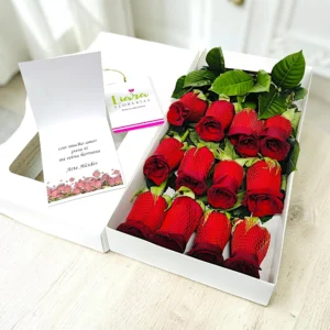 12 rosas en caja clasicc