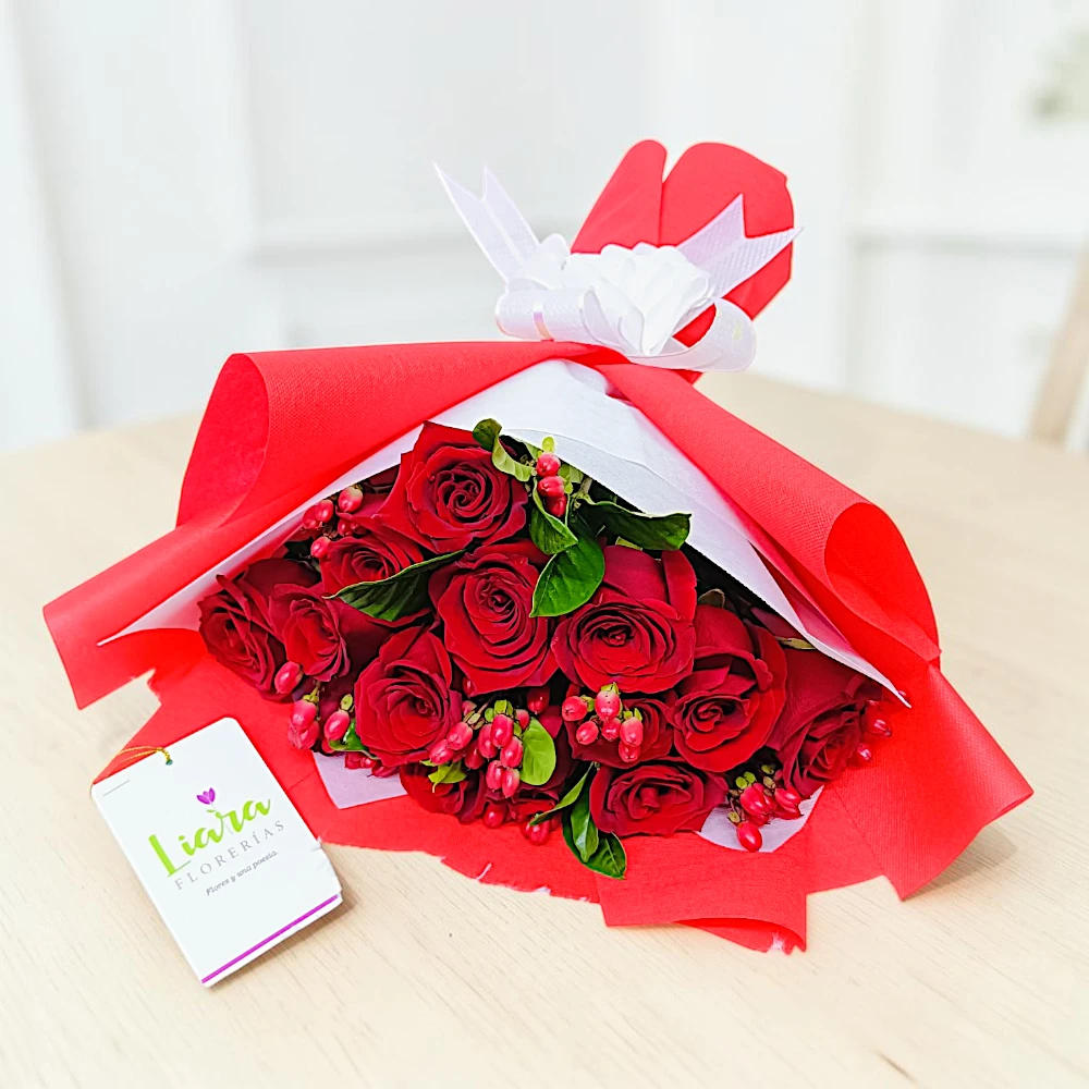 #ramoderosas #pequeñosdetalles #6rosas #ramodeflores #ramospequeños