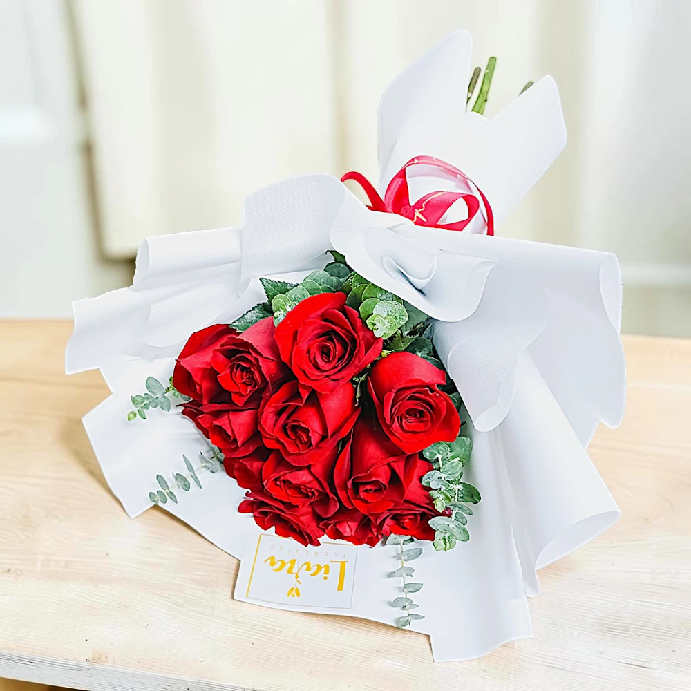 12 rosas rojas en ramo